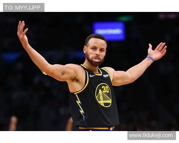 姚明挑战自我模仿库里三分球技巧展现篮球新风采