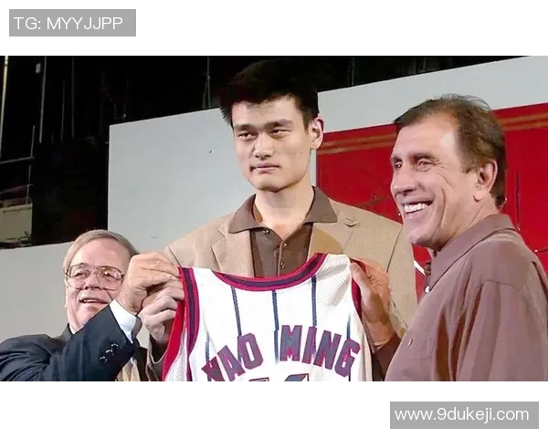 姚明最高得分之夜回顾与传奇生涯的精彩瞬间分析